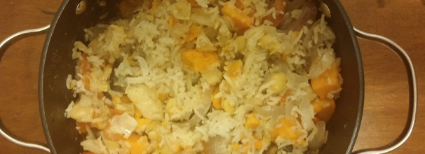 תבשיל אורז, חומוס, פטריות וירקות אפוי בתנור
